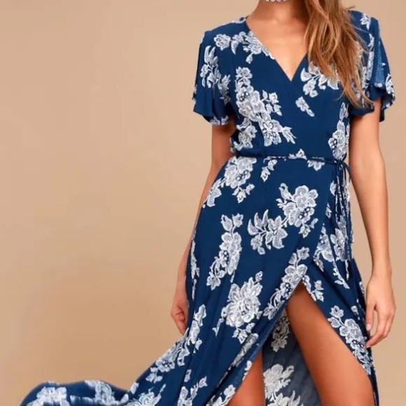 Lulus Navy Blue Floral Print Wrap Maxi Dress Womens NWT - Picture 3 of 8